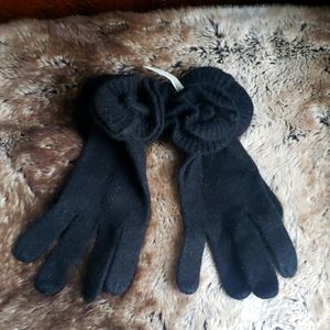 NWT CAROLINA AMATO Wool Black Ruffle Gloves- OS